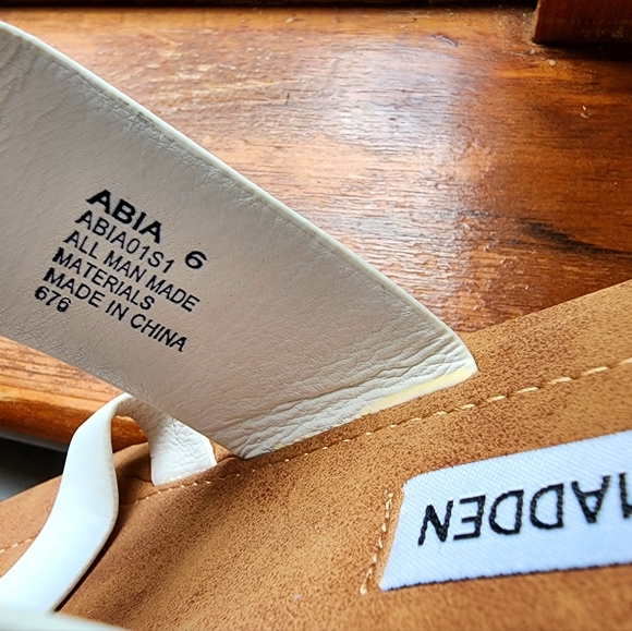 Steve Madden - Picture 2 of 3